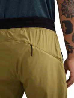 Short Pour Homme Klättermusen Nal Shorts Meadow Green SS22 -Plein Air Équipement Magasin short pour homme klaettermusen nal shorts meadow green ss22 169934 650x650 g2
